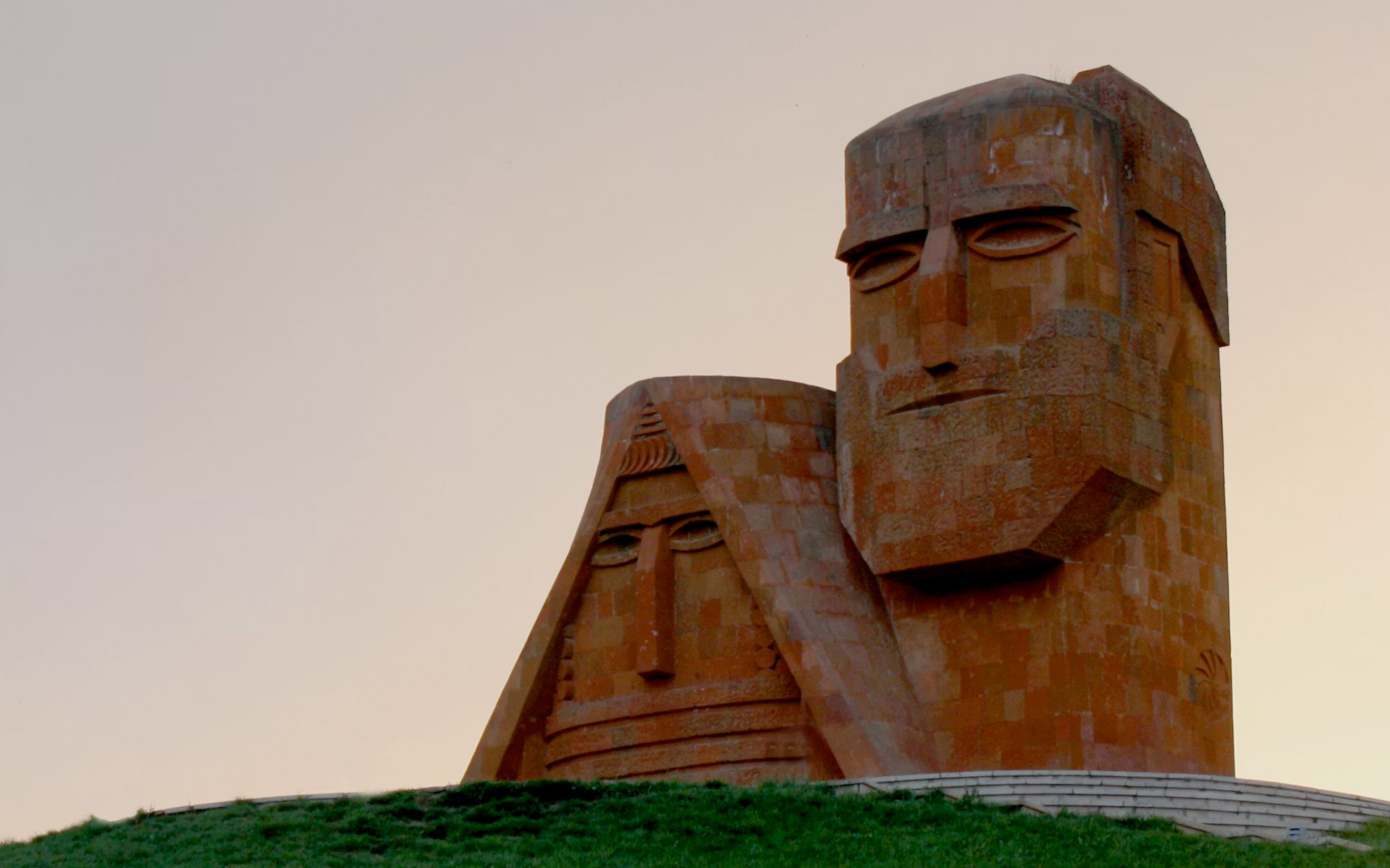 armenie-slide-statues_lusenkar