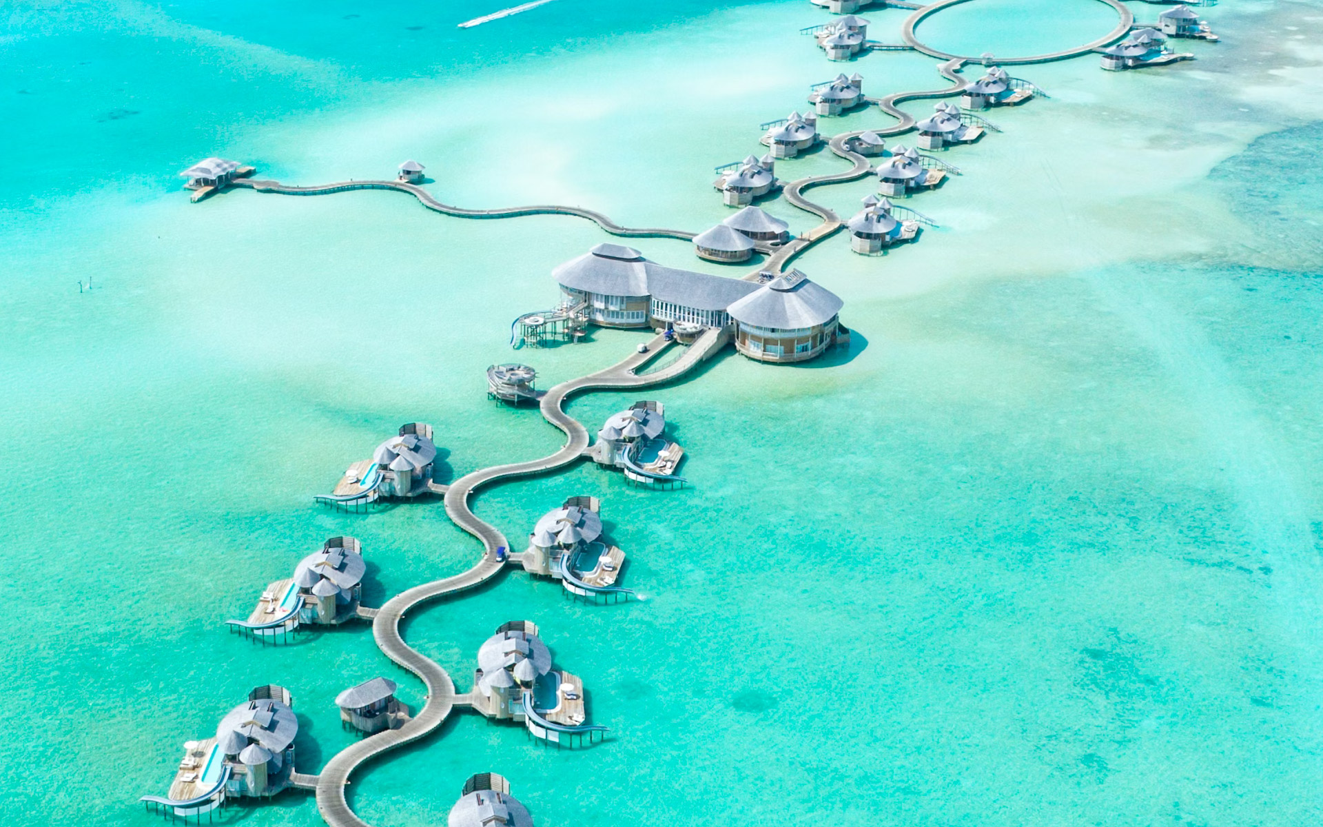 slide-maldives-hotel-eau